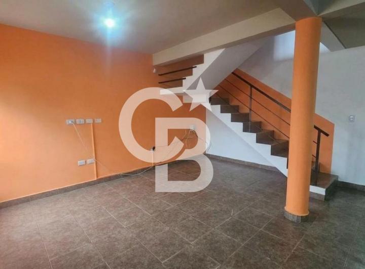 Casa · 4 Ambientes · 1 Cochera
