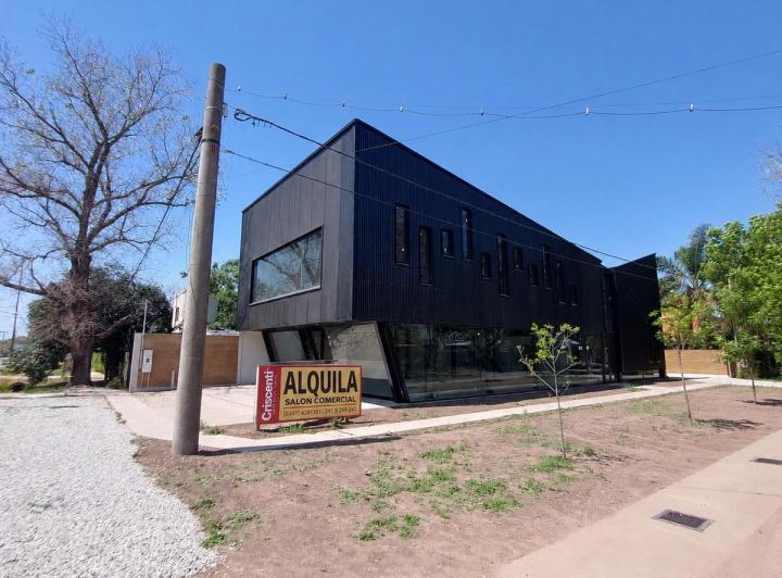 Local comercial · 215m²