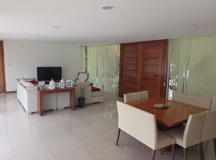 Casa · 550m² · 6 Ambientes · 1 Cochera