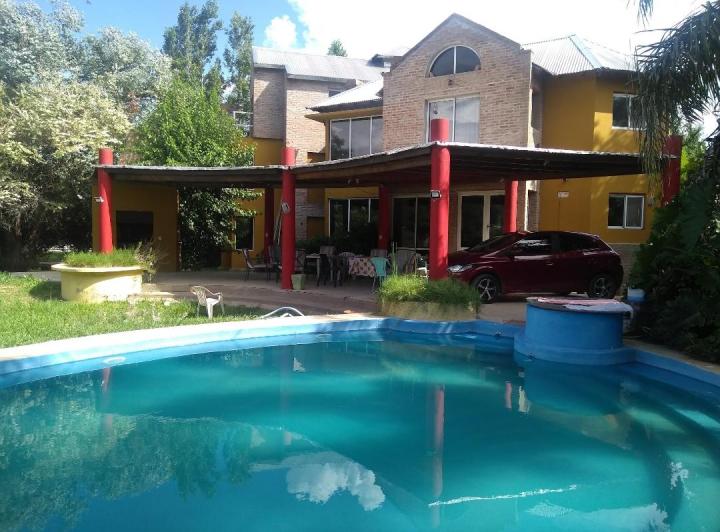 Casa · 400m² · 5 Ambientes · 1 Cochera