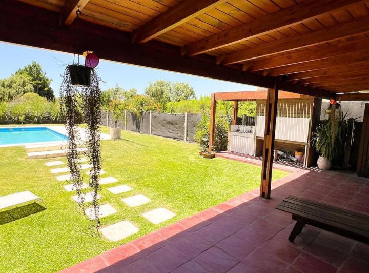 Casa · 72m² · 2 Ambientes · 3 Cocheras