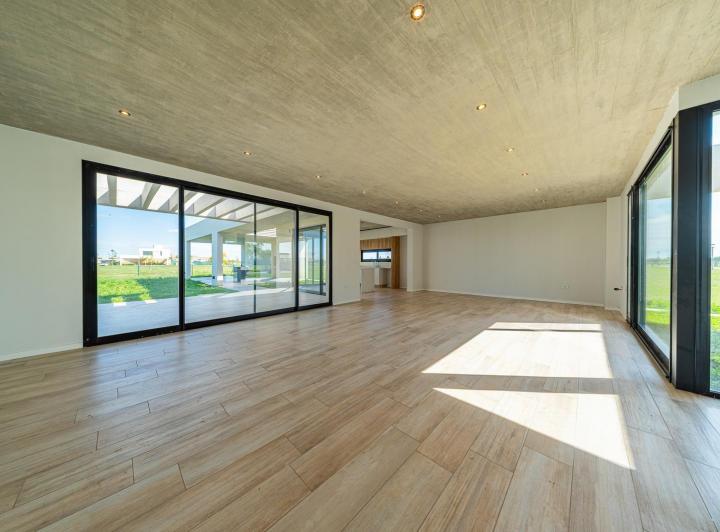 Casa · 192m² · 5 Ambientes · 2 Cocheras
