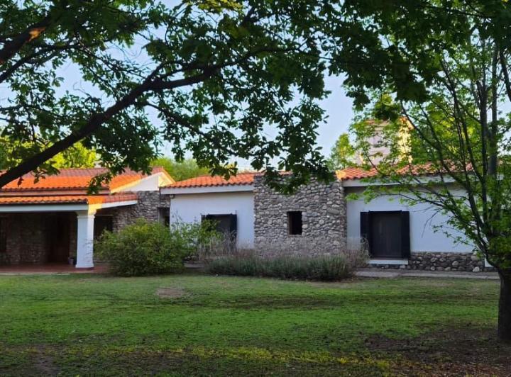 Casa · 373m² · 12 Ambientes · 2 Cocheras
