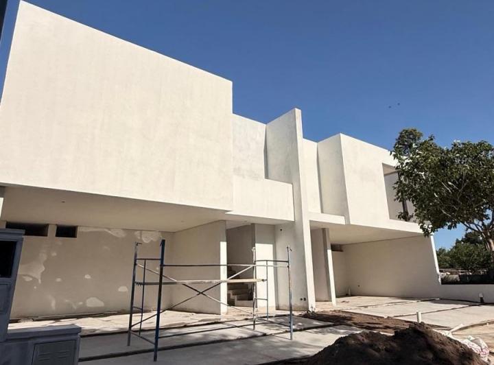 Casa · 200m² · 5 Ambientes · 2 Cocheras