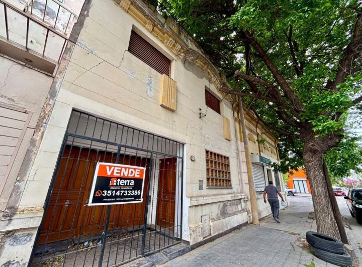 Casa · 248m² · 7 Ambientes · 1 Cochera