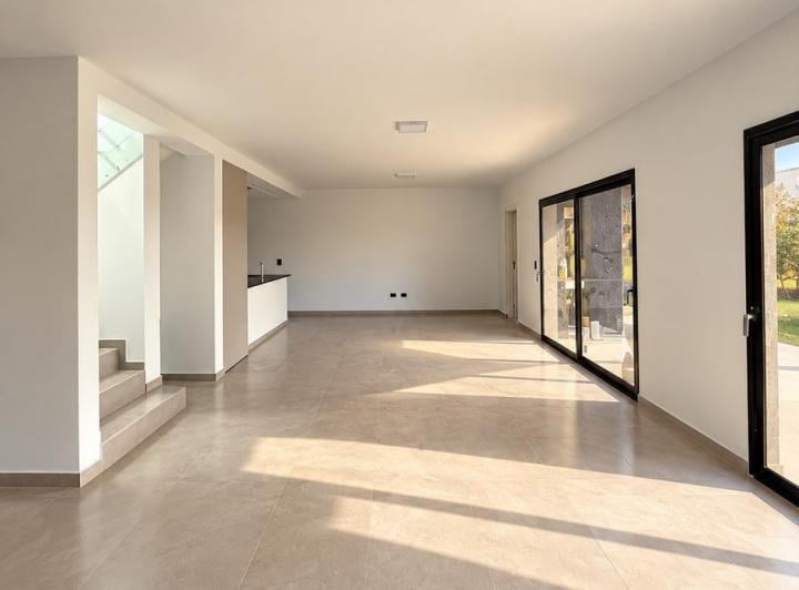Casa · 187m² · 5 Ambientes · 2 Cocheras