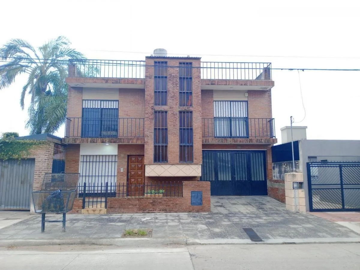 Casa + Dpto, barrio Las Flores