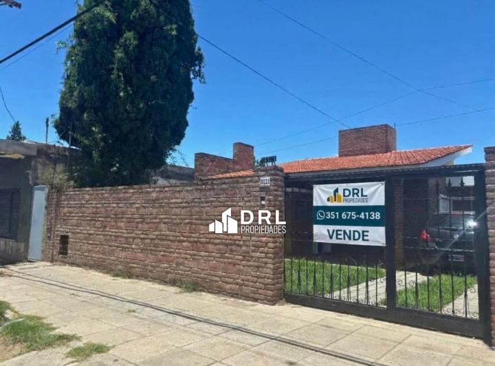 Casa · 230m² · 3 Dormitorios · 2 Cocheras