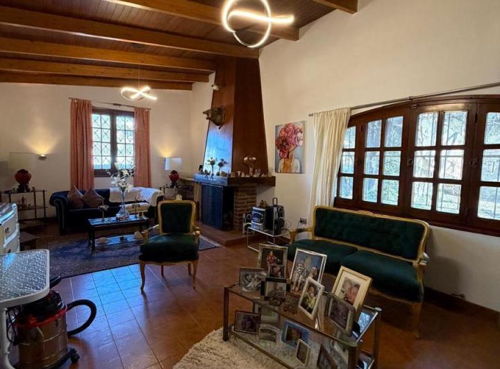 Casa · 956m² · 13 Ambientes · 1 Cochera
