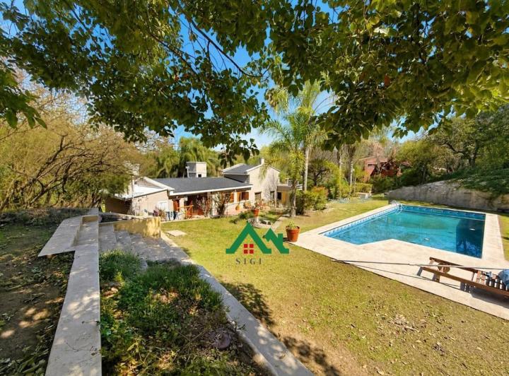 Casa · 244m² · 7 Ambientes · 2 Cocheras