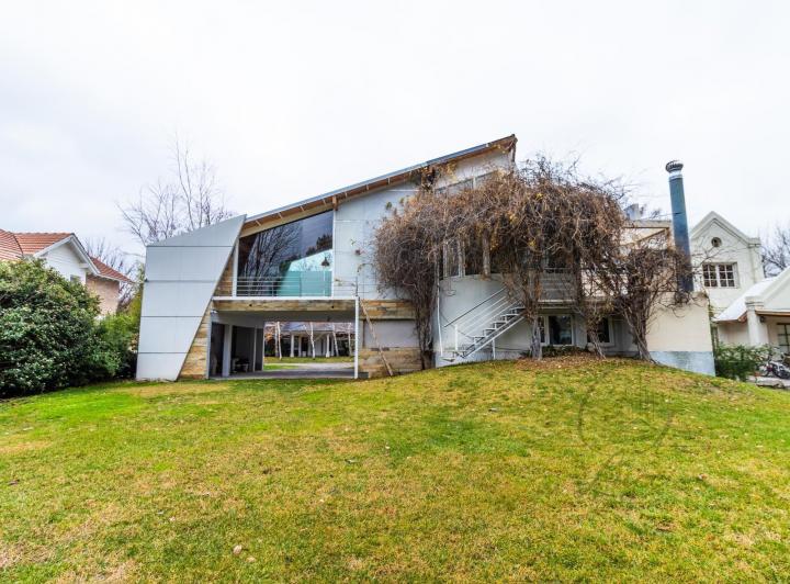 Casa · 338m² · 7 Ambientes · 3 Cocheras