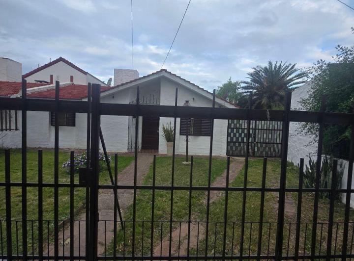 Casa · 130m² · 3 Ambientes · 1 Cochera
