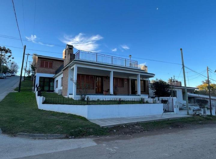 Casa · 282m² · 9 Ambientes · 1 Cochera