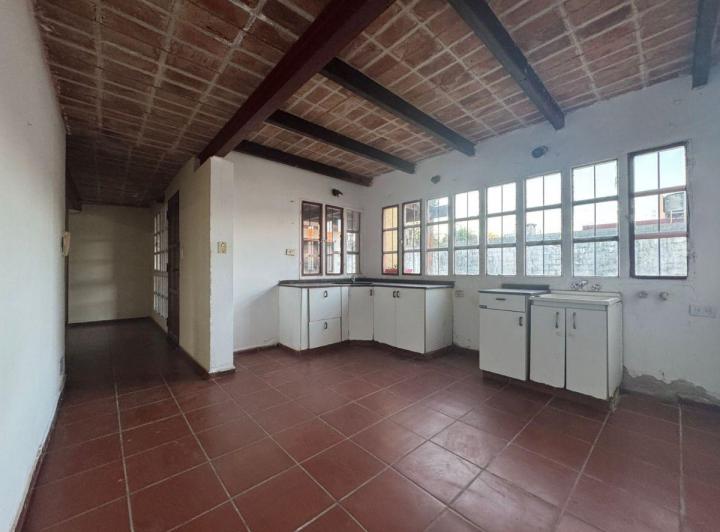Casa · 130m² · 9 Ambientes · 1 Cochera