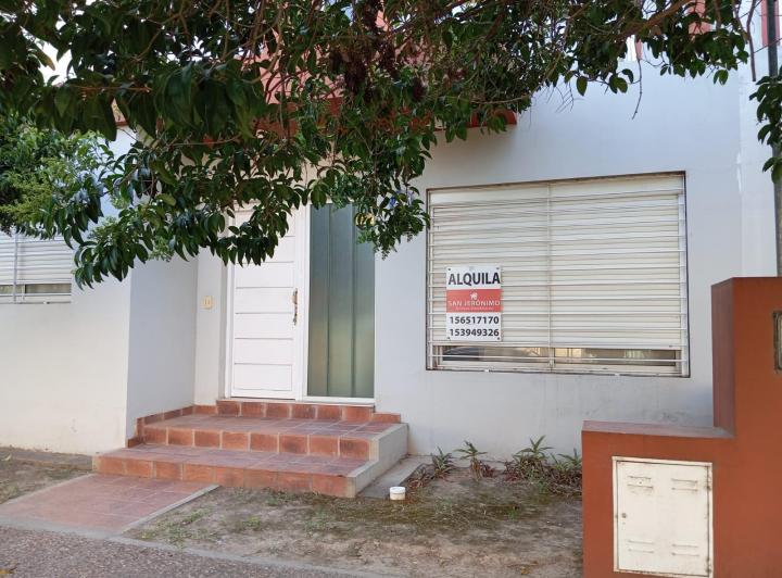 Casa · 180m² · 8 Ambientes · 1 Cochera