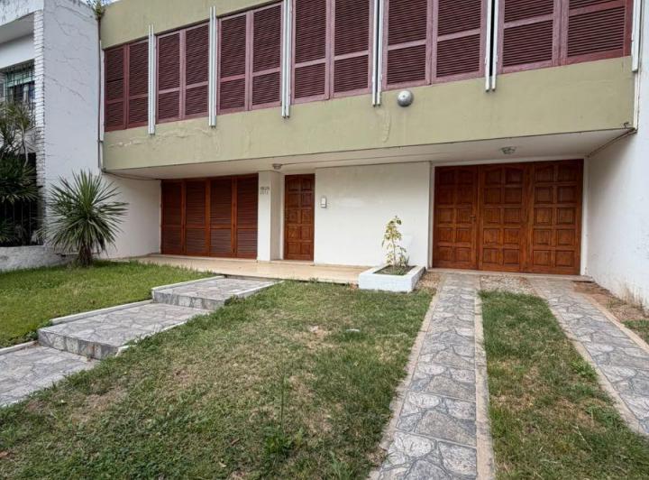 Casa · 266m² · 5 Ambientes · 1 Cochera