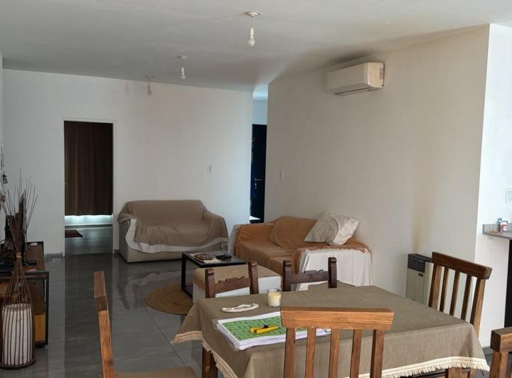 Casa · 150m² · 6 Ambientes · 2 Cocheras