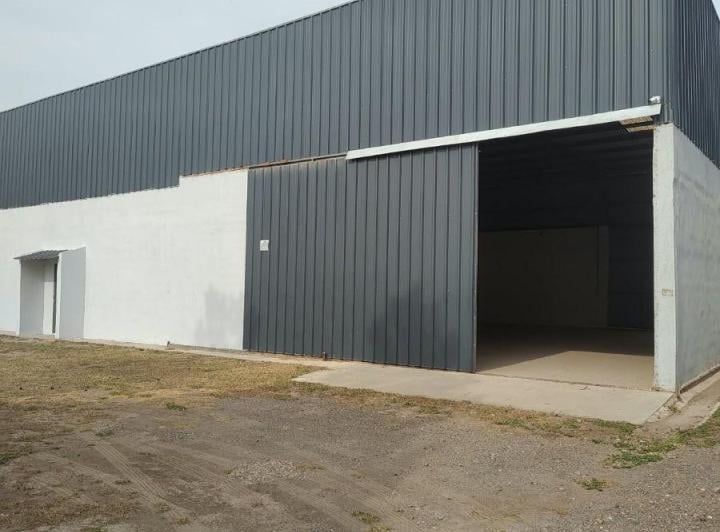Bodega-Galpón · 700m² · 4 Ambientes · 4 Cocheras