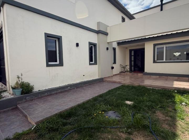 Casa · 300m² · 7 Ambientes · 1 Cochera
