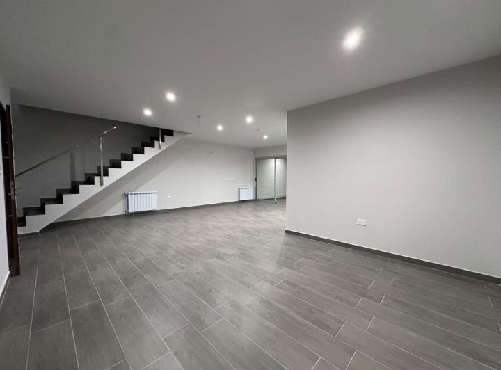 Casa · 195m² · 3 Dormitorios · 4 Cocheras
