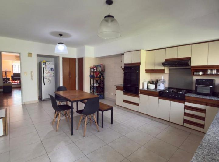 Casa · 251m² · 5 Ambientes · 2 Cocheras