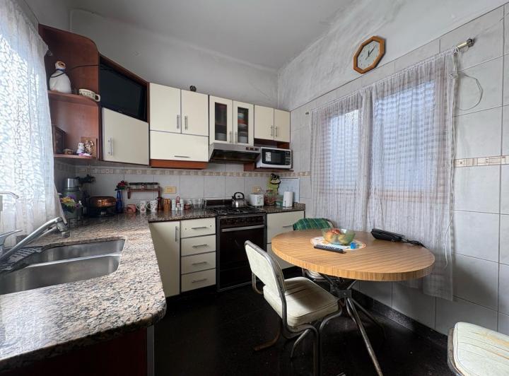 Casa · 380m² · 5 Ambientes · 2 Cocheras