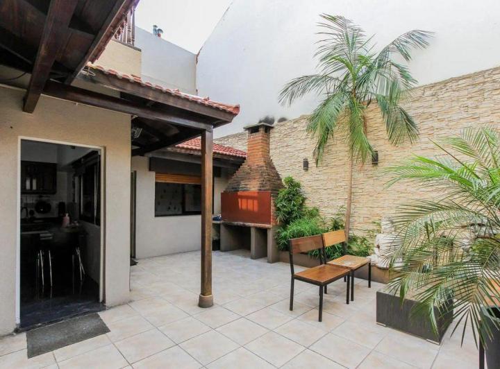 Casa · 185m² · 5 Ambientes · 2 Cocheras