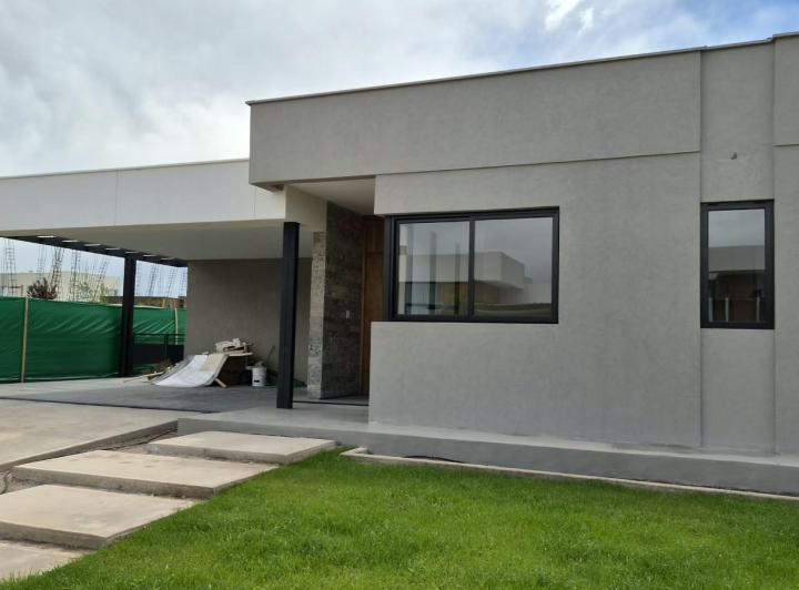 Casa · 180m² · 3 Dormitorios · 2 Cocheras