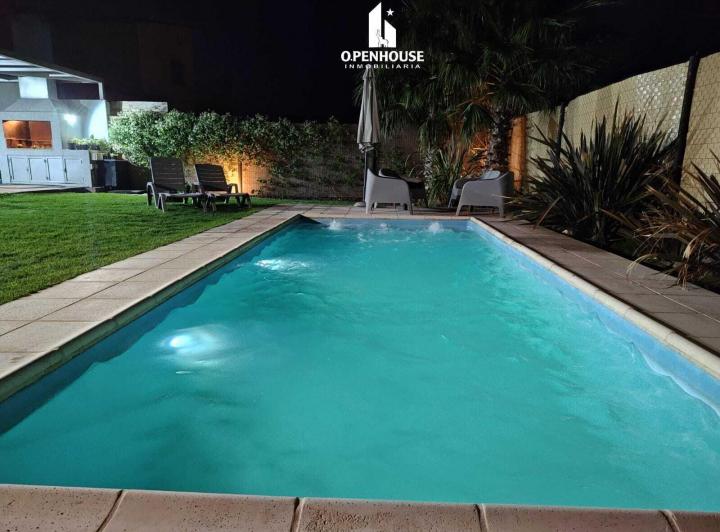 Casa · 180m² · 10 Ambientes · 3 Cocheras
