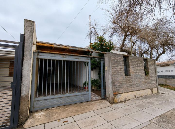 Casa · 1m² · 4 Ambientes · 2 Cocheras