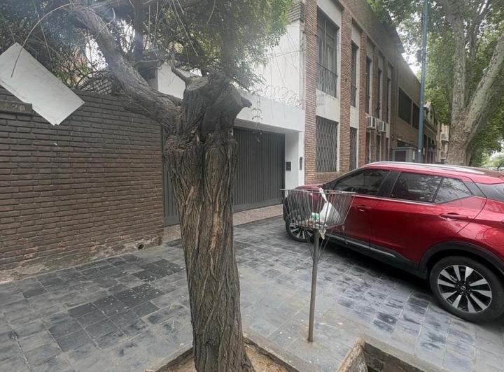 Casa · 180m² · 4 Ambientes · 2 Cocheras