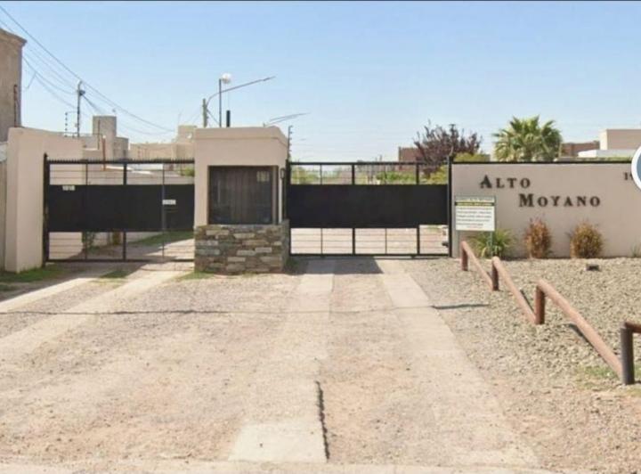 Casa · 138m² · 5 Ambientes · 2 Cocheras