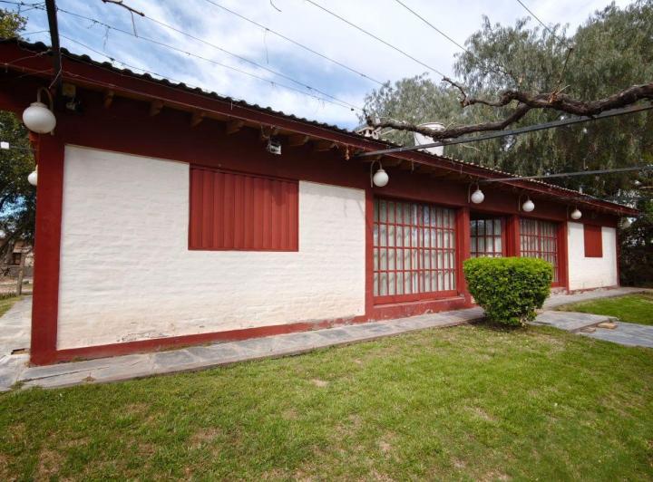Casa · 250m² · 8 Ambientes · 5 Cocheras