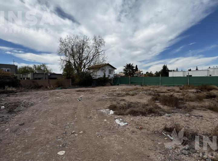 Terreno · 680m²