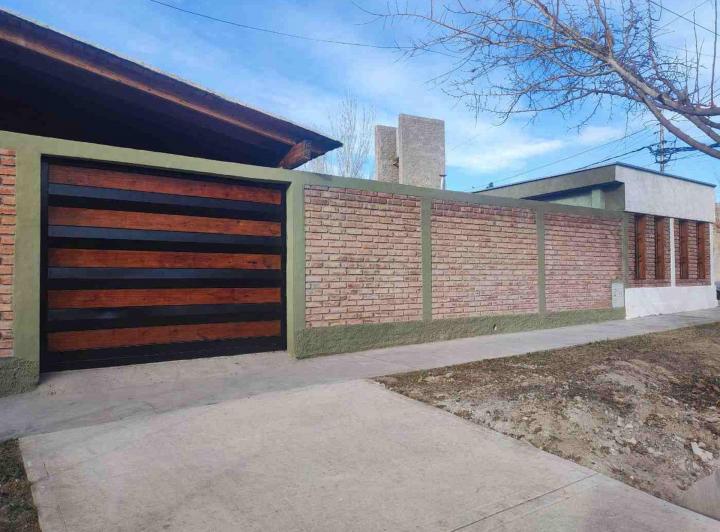 Casa · 145m² · 5 Ambientes · 1 Cochera