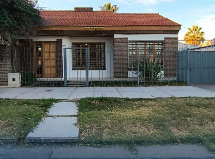 Casa · 260m² · 4 Ambientes · 2 Cocheras