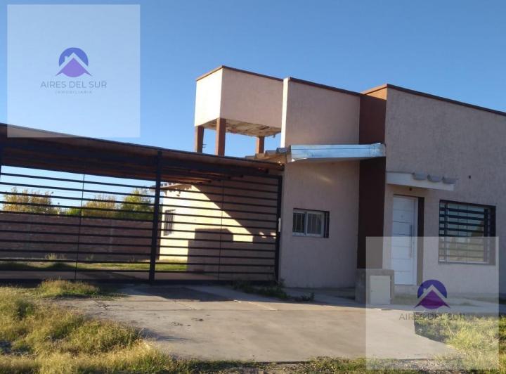 Casa · 81m² · 3 Ambientes · 4 Cocheras