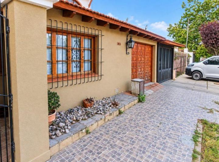 Casa · 127m² · 4 Ambientes · 2 Cocheras