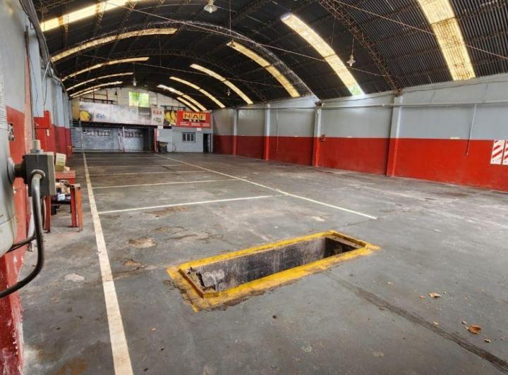 Bodega-Galpón · 760m² · 8 Ambientes · 1 Cochera