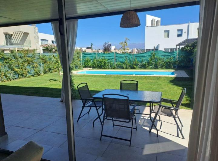 Casa · 204m² · 5 Ambientes · 2 Cocheras