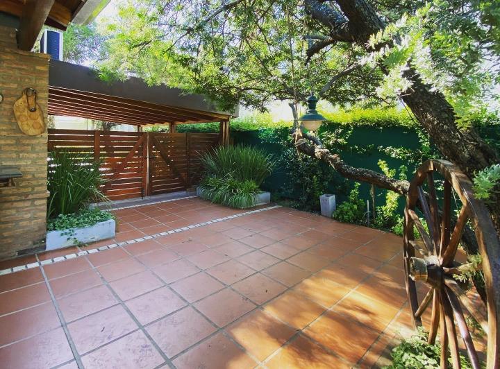 Casa · 450m² · 4 Dormitorios