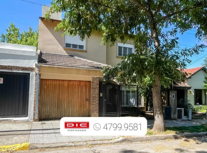 Casa · 223m² · 6 Ambientes · 1 Cochera