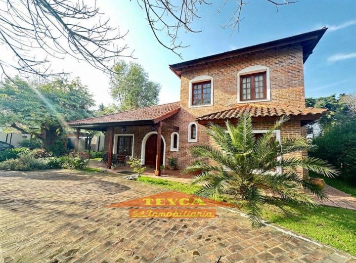 Casa · 270m² · 4 Ambientes