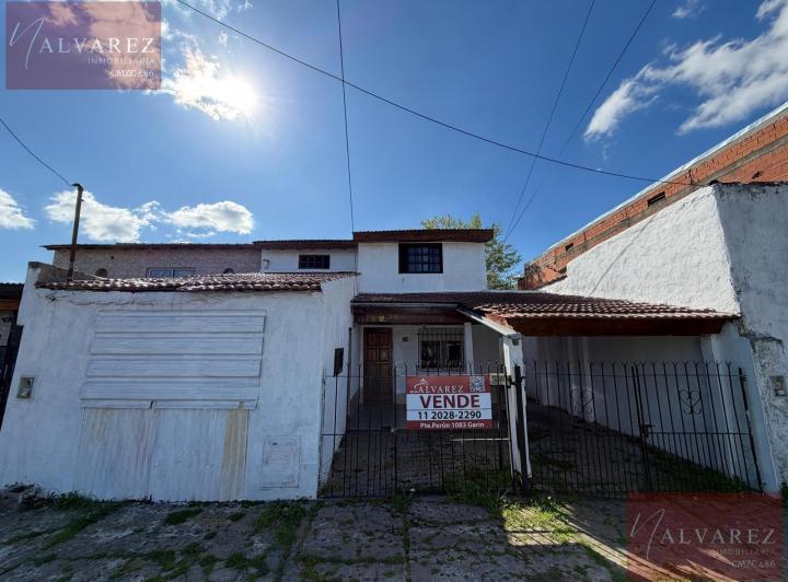 Casa · 225m² · 4 Ambientes · 1 Cochera