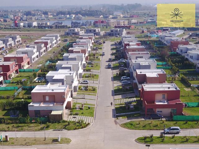 Casa · 84m² · 3 Ambientes · 2 Cocheras