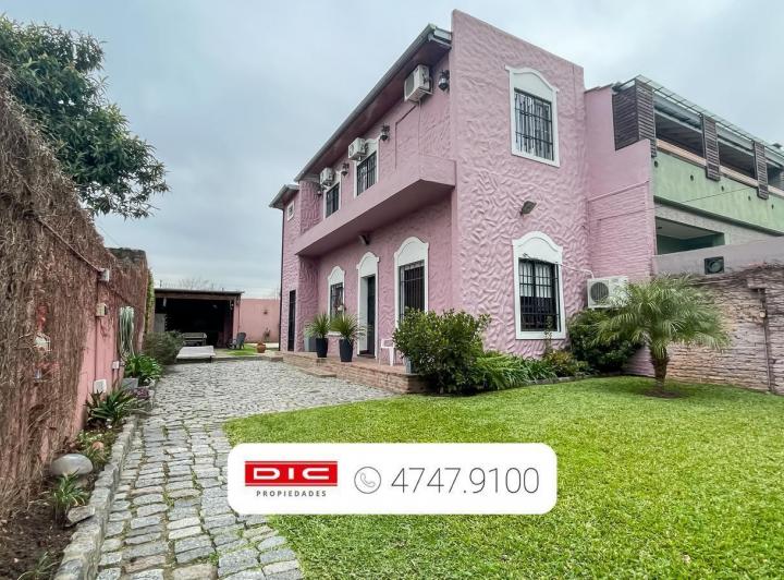 Casa · 98m² · 4 Ambientes · 2 Cocheras