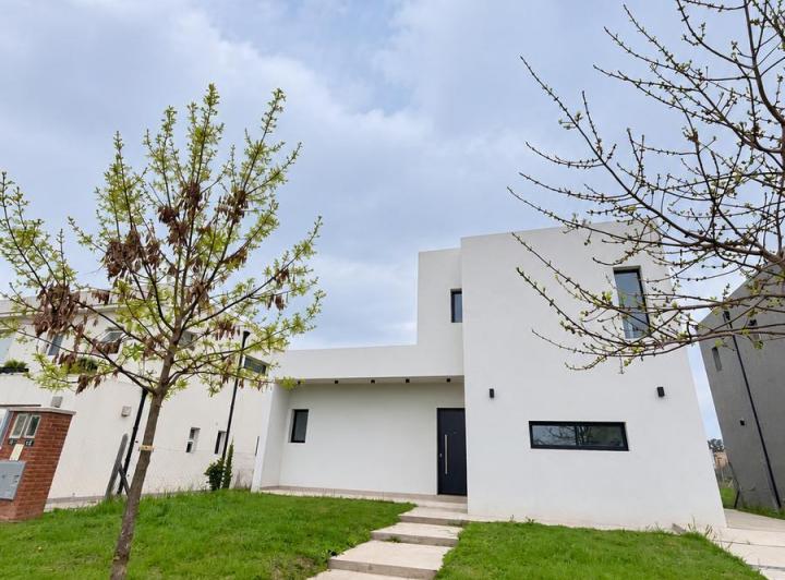 Casa · 177m² · 4 Ambientes