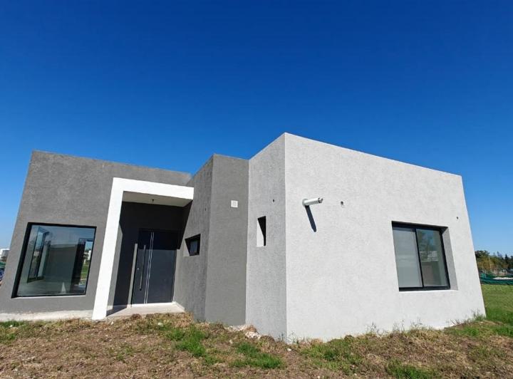 Casa · 115m² · 4 Ambientes · 2 Cocheras