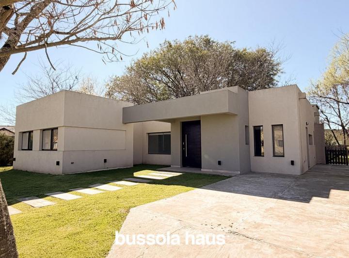 Casa · 190m² · 5 Ambientes · 2 Cocheras