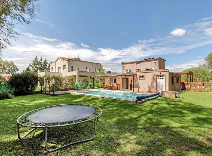 Casa · 136m² · 4 Ambientes · 1 Cochera